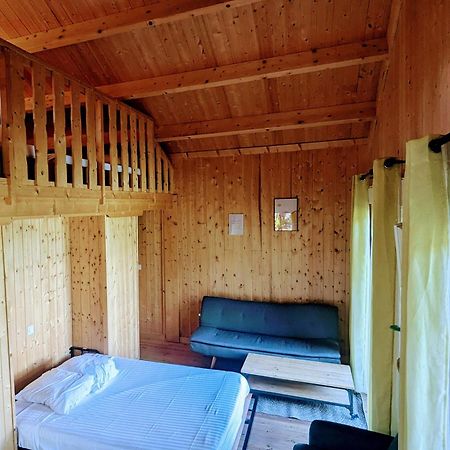 Cabanes Et Lodges Du Belvedere Serrieres-sur-Ain Exteriör bild