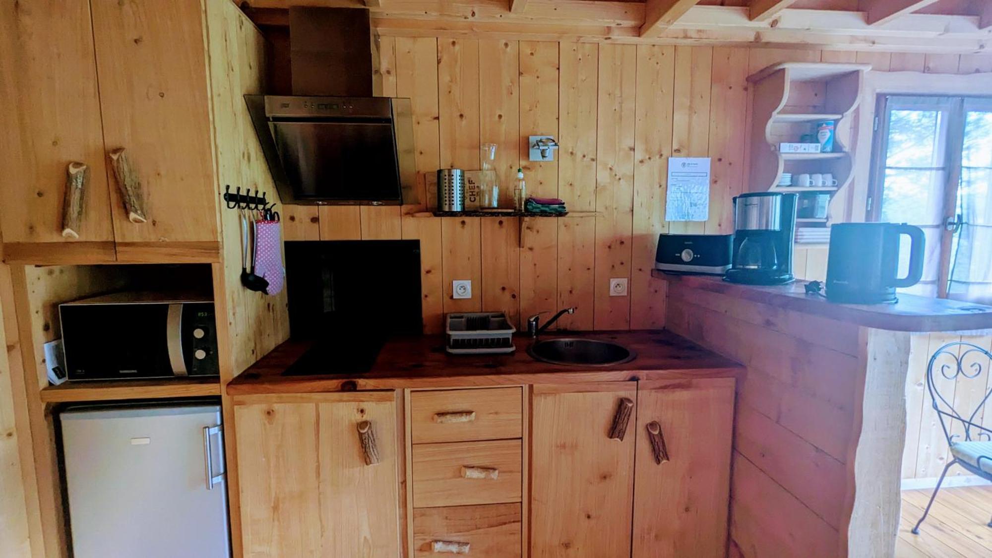 Cabanes Et Lodges Du Belvedere Serrieres-sur-Ain Exteriör bild