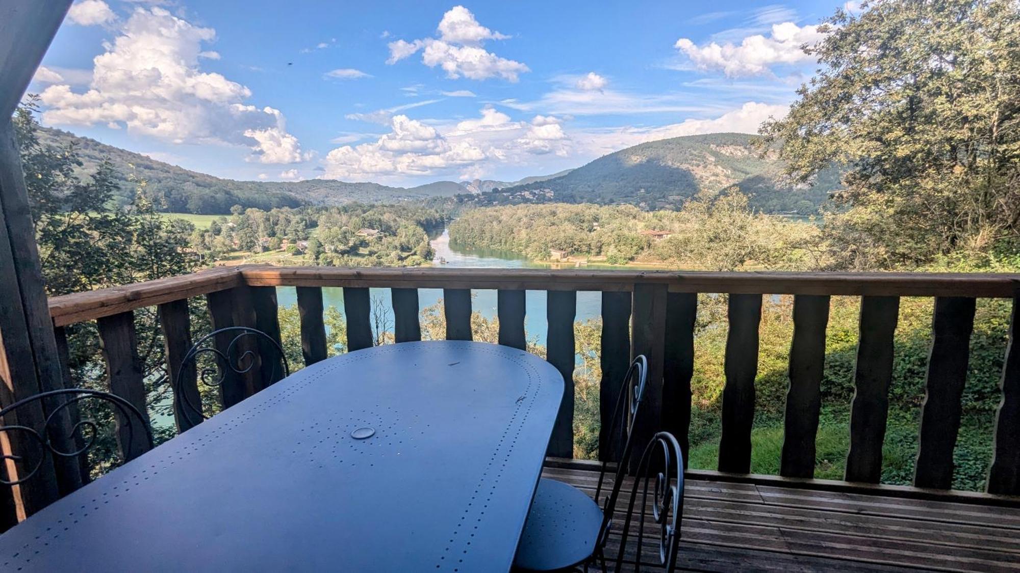 Cabanes Et Lodges Du Belvedere Serrieres-sur-Ain Exteriör bild