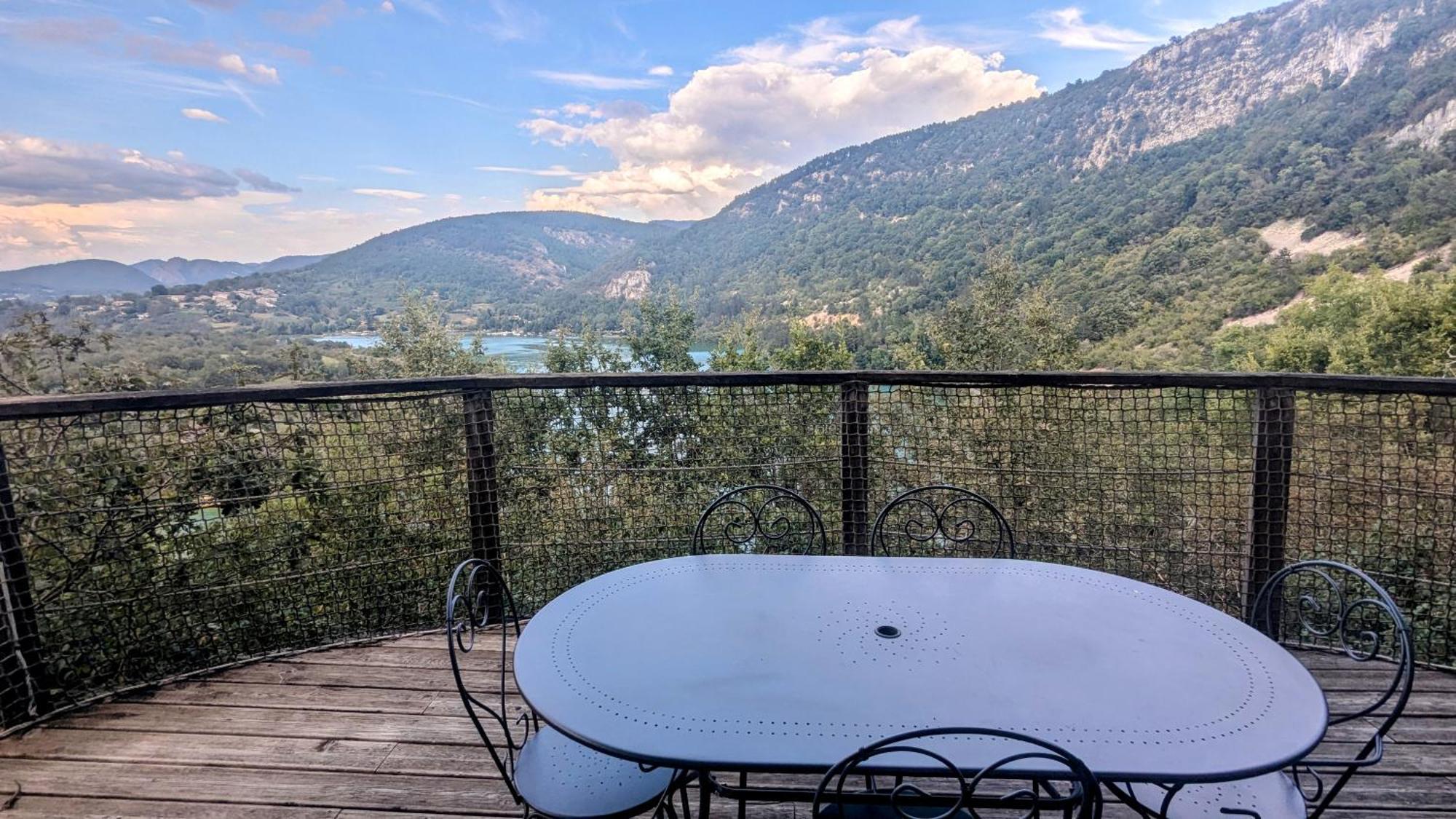 Cabanes Et Lodges Du Belvedere Serrieres-sur-Ain Exteriör bild
