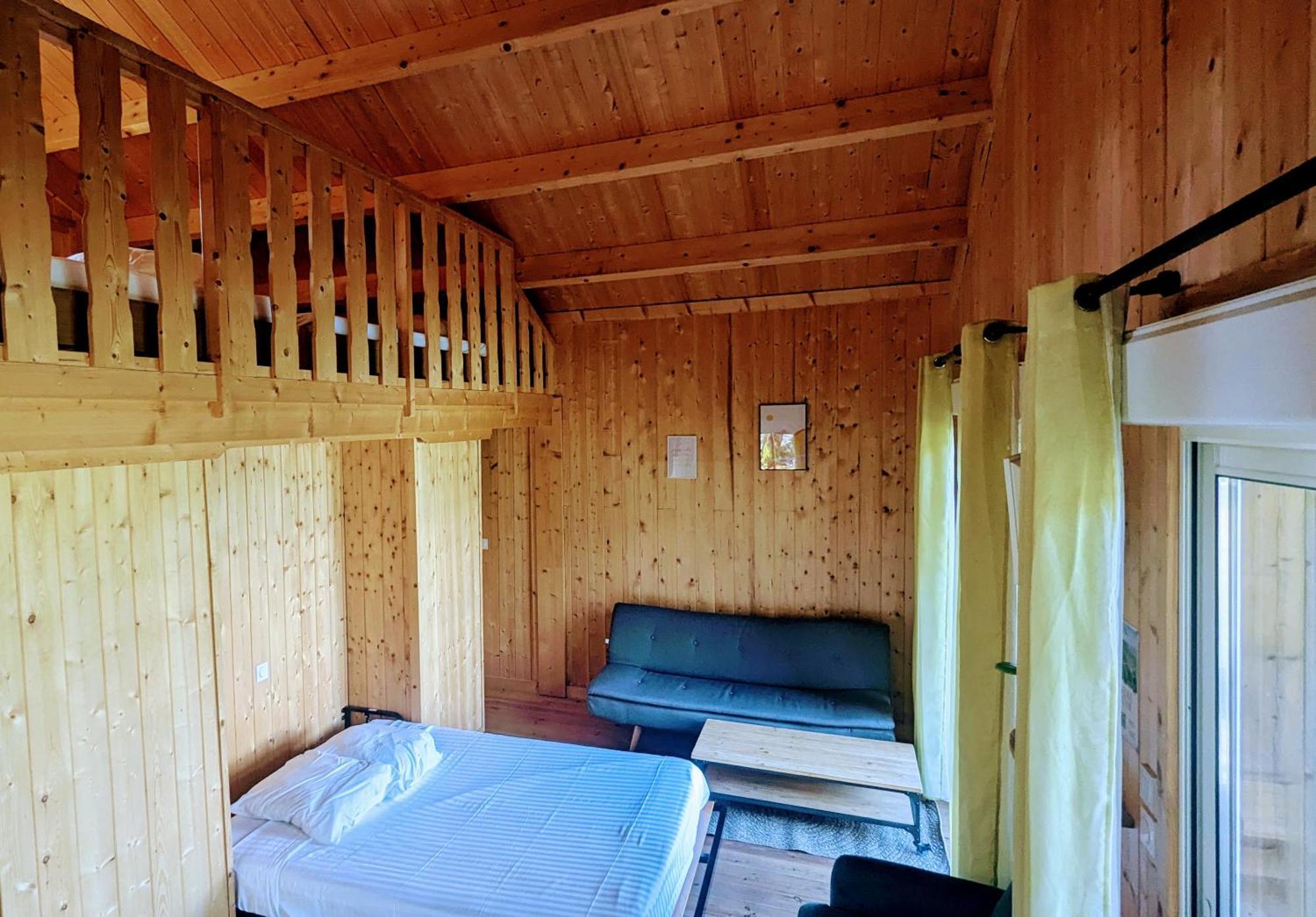 Cabanes Et Lodges Du Belvedere Serrieres-sur-Ain Exteriör bild
