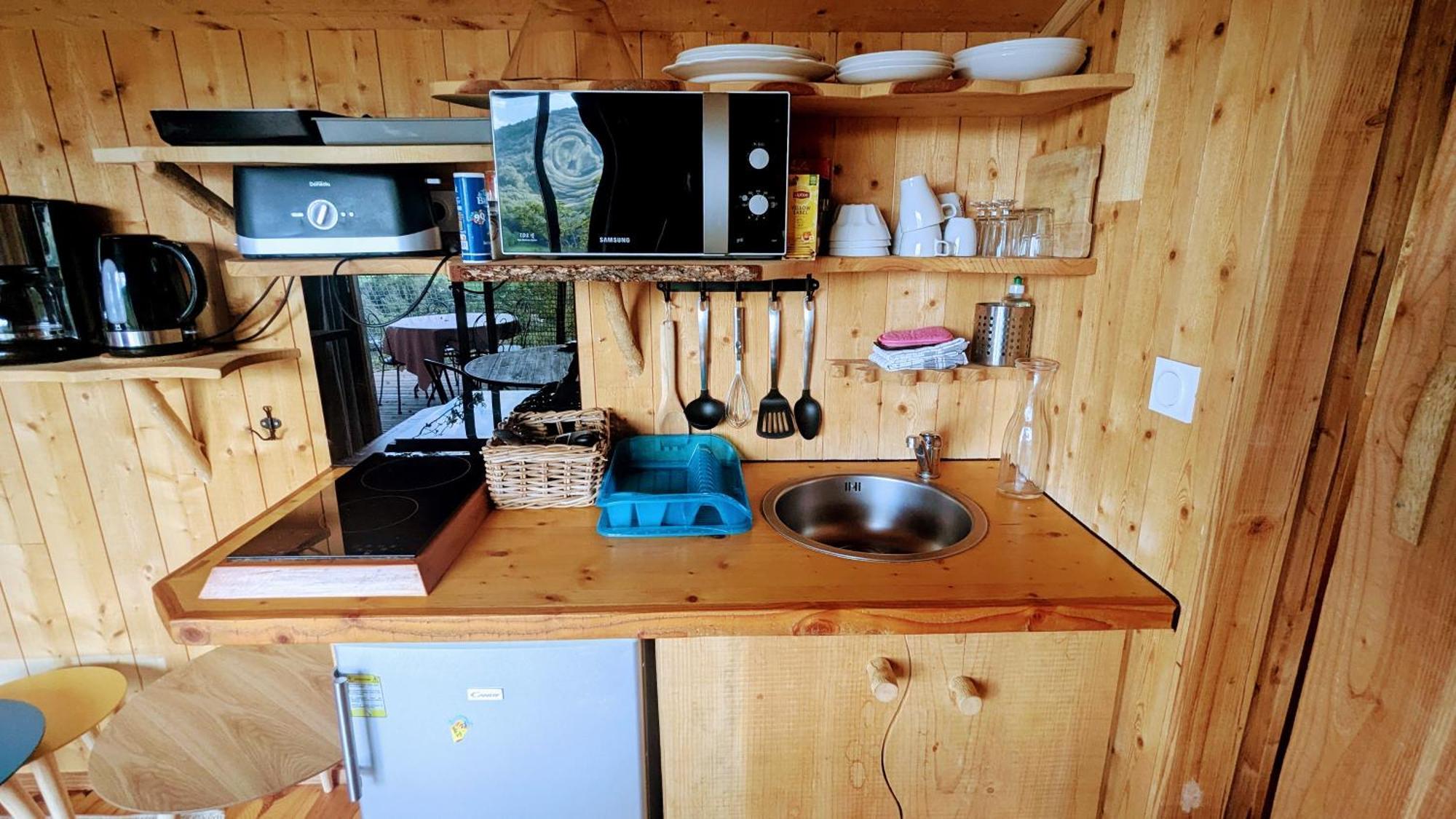 Cabanes Et Lodges Du Belvedere Serrieres-sur-Ain Exteriör bild