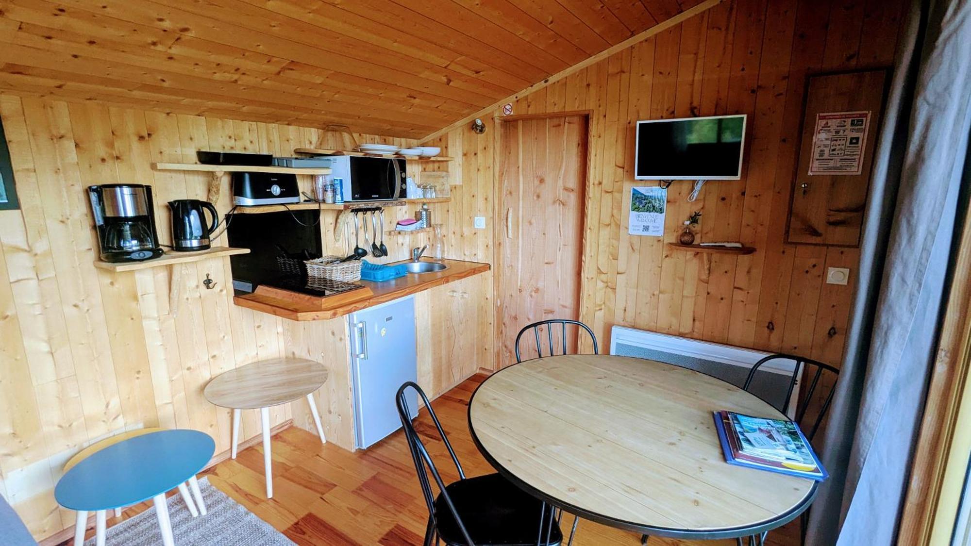 Cabanes Et Lodges Du Belvedere Serrieres-sur-Ain Exteriör bild