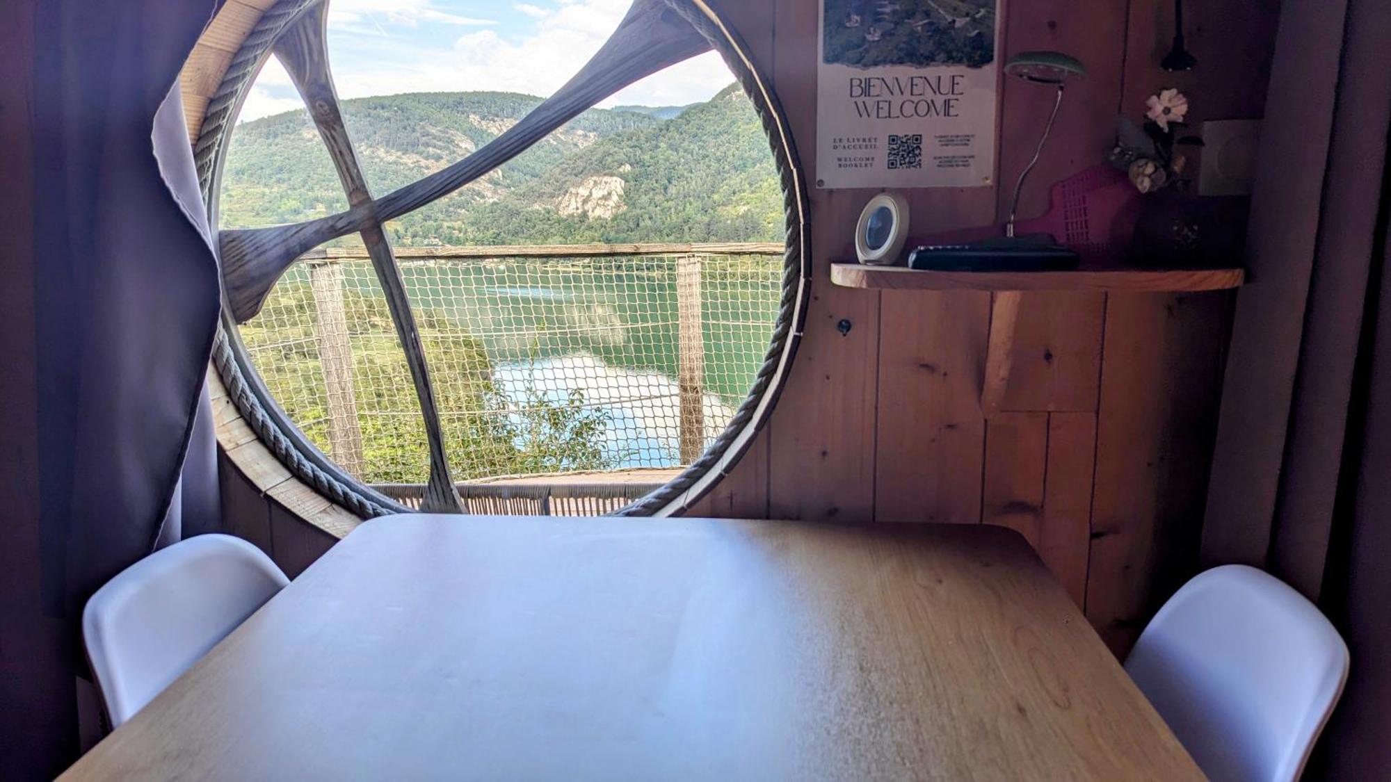 Cabanes Et Lodges Du Belvedere Serrieres-sur-Ain Exteriör bild