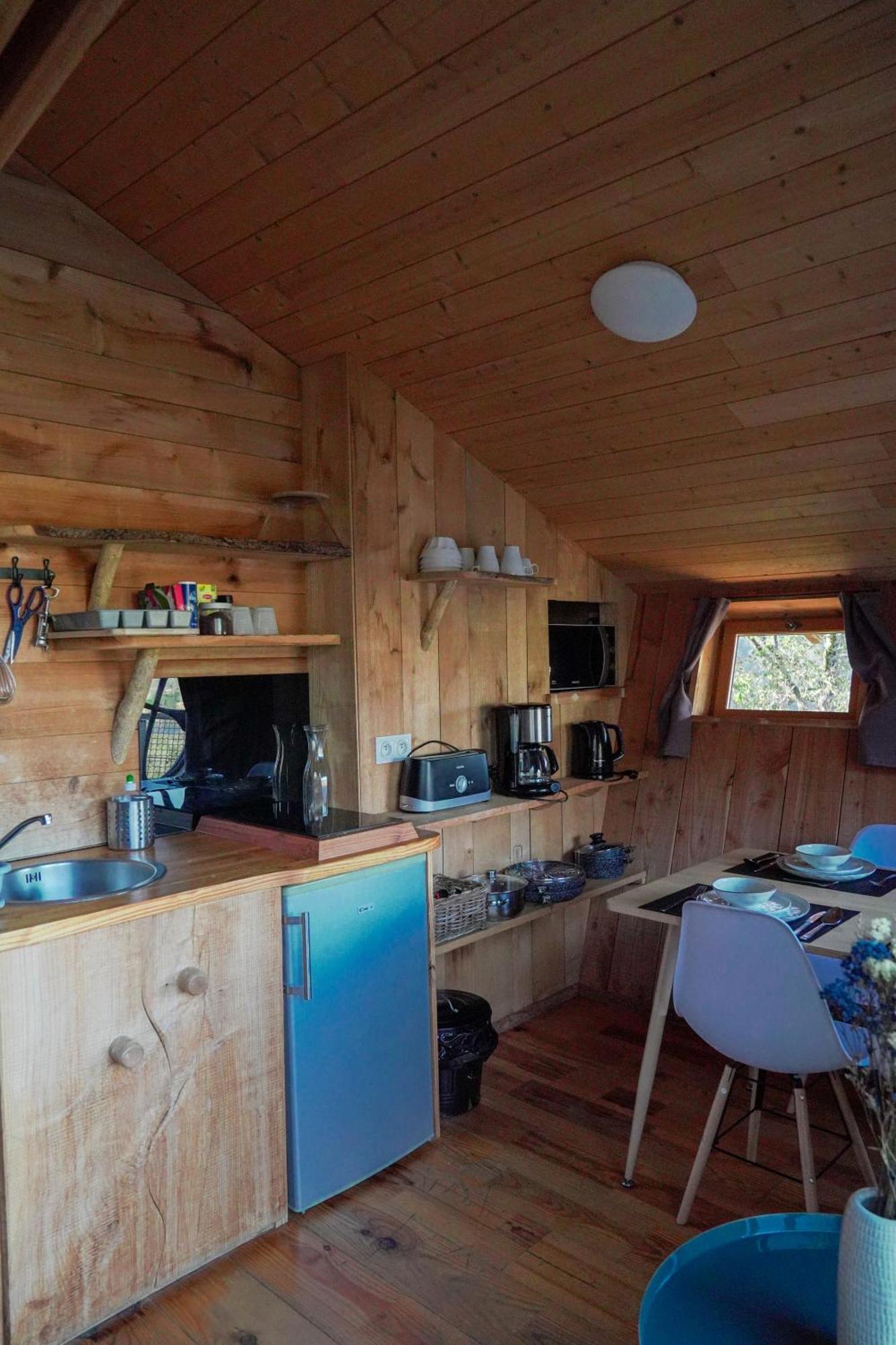 Cabanes Et Lodges Du Belvedere Serrieres-sur-Ain Exteriör bild