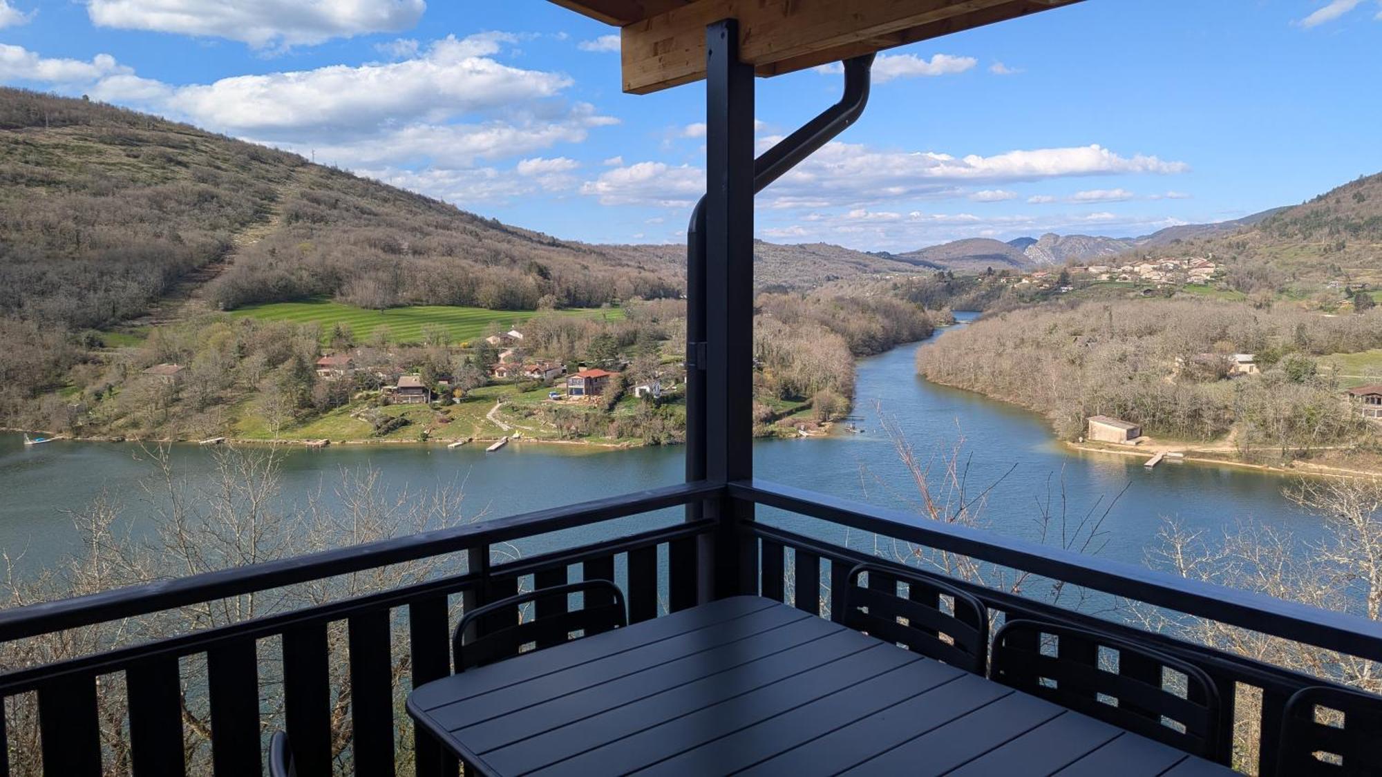 Cabanes Et Lodges Du Belvedere Serrieres-sur-Ain Exteriör bild