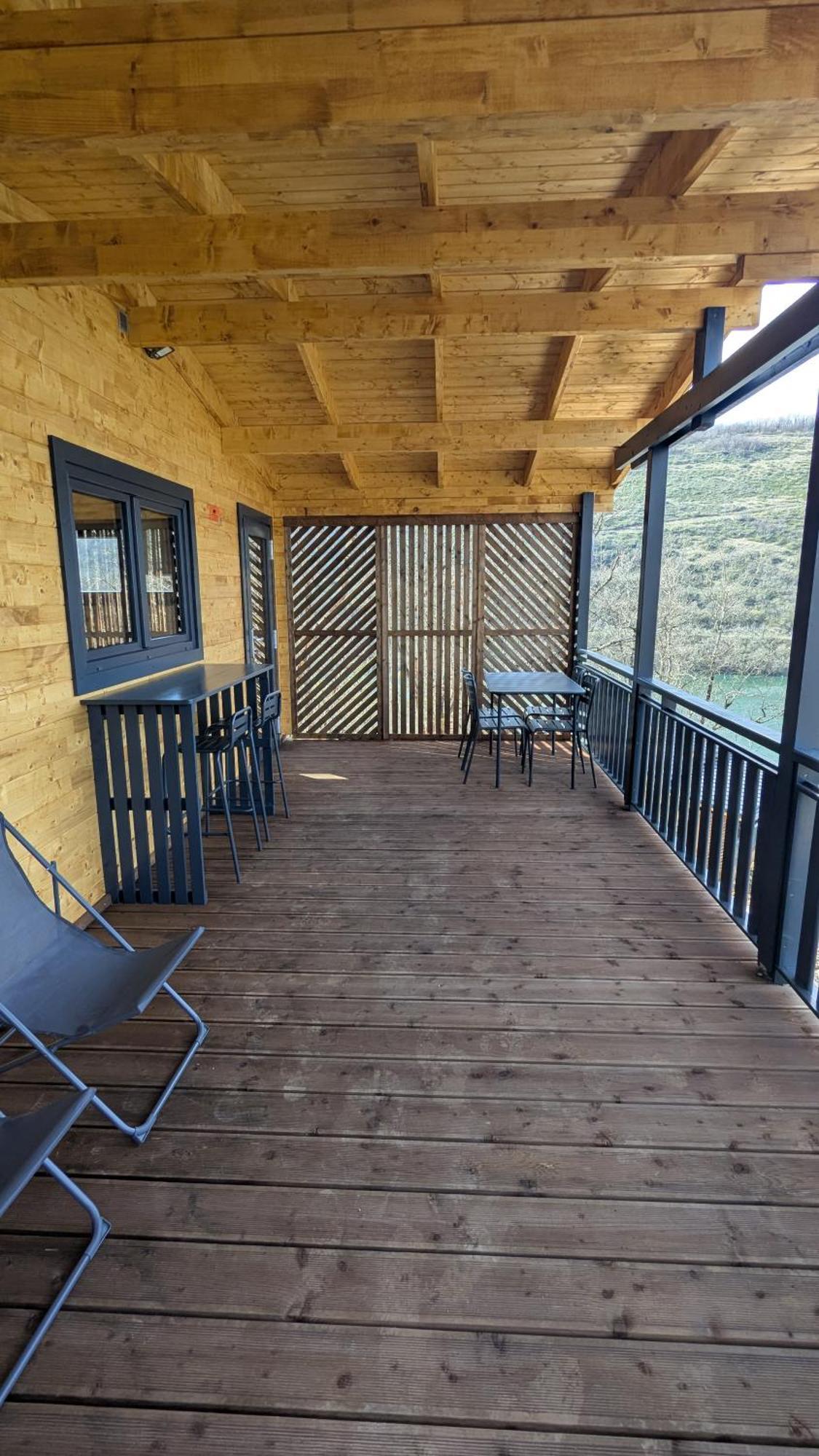 Cabanes Et Lodges Du Belvedere Serrieres-sur-Ain Exteriör bild