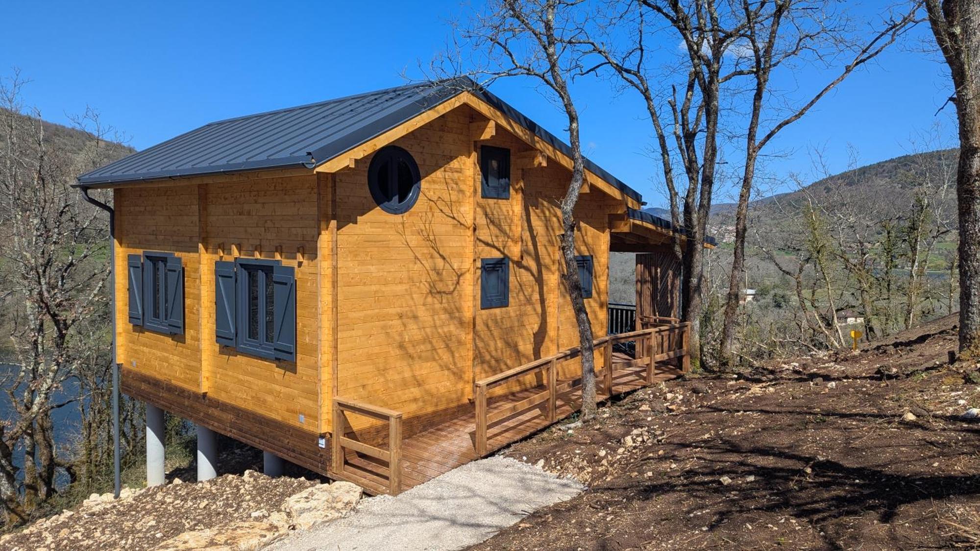 Cabanes Et Lodges Du Belvedere Serrieres-sur-Ain Exteriör bild