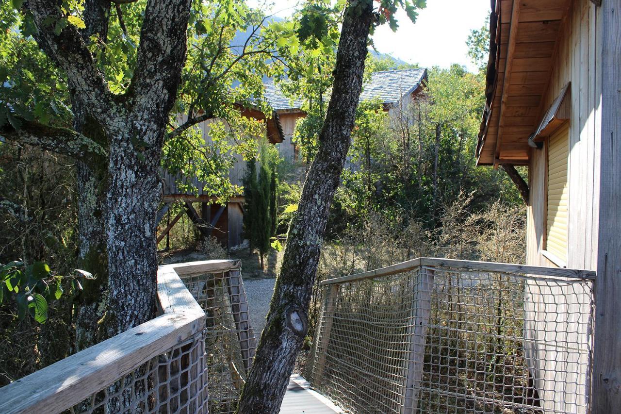Cabanes Et Lodges Du Belvedere Serrieres-sur-Ain Exteriör bild